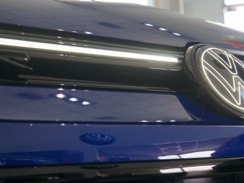 New 2025 Volkswagen Golf R Black Edition image 9