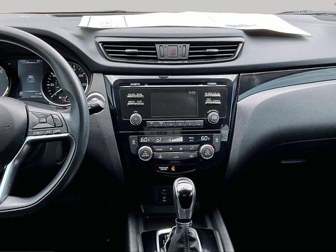 Used 2017 Nissan Rogue Sport SV FWD image 6