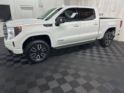 Used 2025 GMC Sierra 1500 AT4 w/ AT4 Premium Package AWD/4WD image 5
