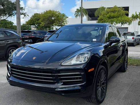 Used 2022 Porsche Cayenne AWD/4WD image 3