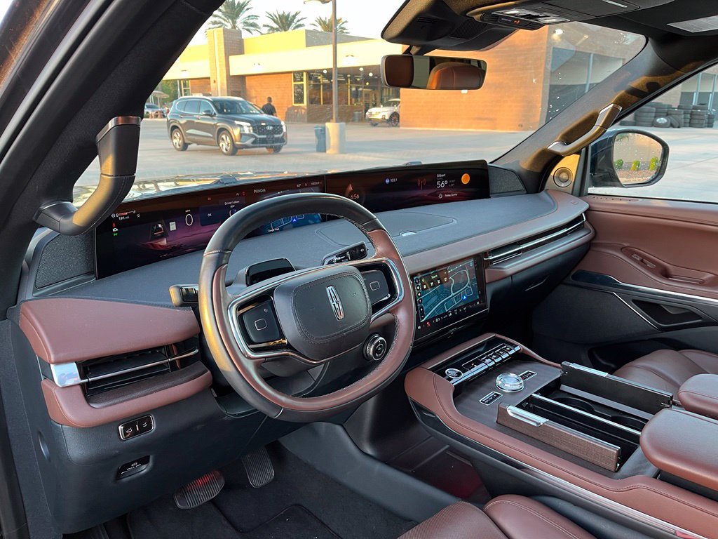 Used 2025 Lincoln Navigator Reserve AWD/4WD image 13