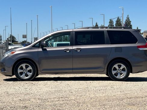 Used 2014 Toyota Sienna LE FWD image 6