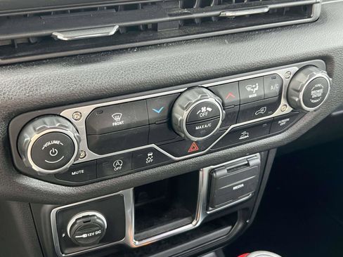 Used 2024 Jeep Wrangler Sport image 15