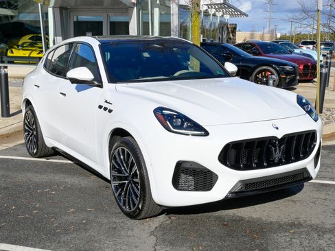 New 2025 Maserati Grecale Modena image 3