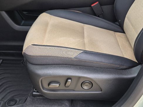 Used 2025 Chevrolet Equinox ACTIV image 26