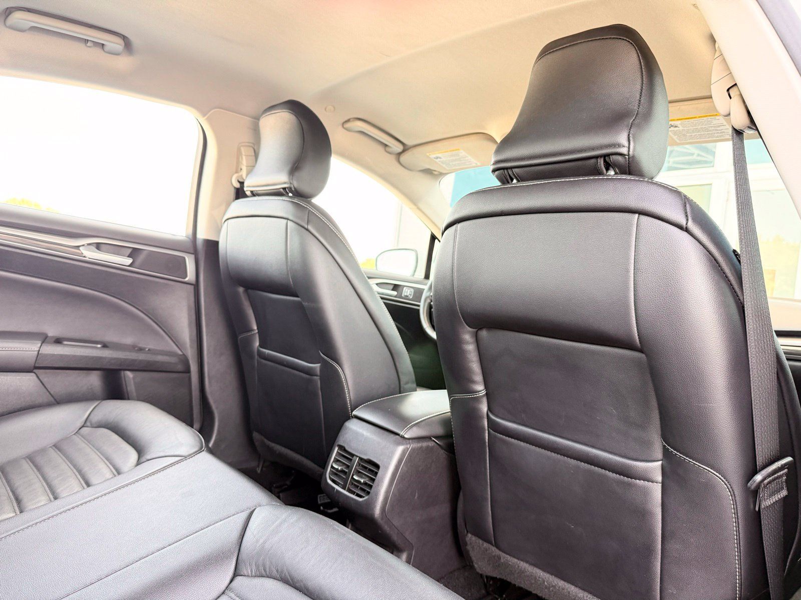 Used 2018 Ford Fusion SE w/ Equipment Group 602A FWD image 19
