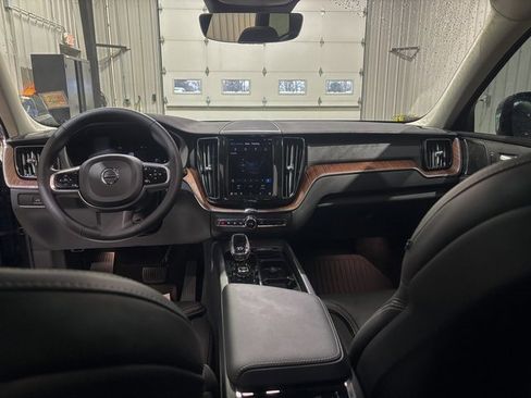 Used 2023 Volvo XC60 B6 Ultimate w/ Climate Package image 24
