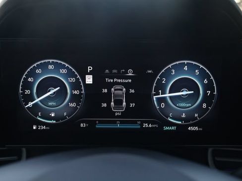 Certified 2025 Hyundai Elantra Limited FWD image 15