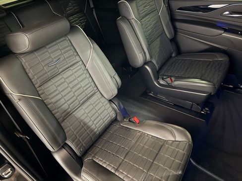 Certified 2024 Cadillac Escalade ESV V AWD/4WD image 38