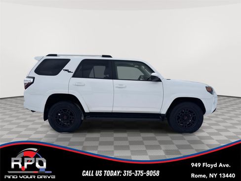 Used 2017 Toyota 4Runner TRD Off-Road image 6