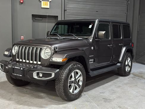 Used 2019 Jeep Wrangler Unlimited Sahara w/ Cold Weather Group AWD/4WD image 3