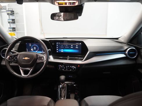 Used 2024 Chevrolet Trax LT w/ Driver Confidence Package FWD image 18
