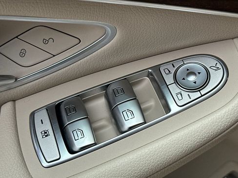 Certified 2022 Mercedes-Benz GLC 300 w/ Premium Package Lite image 14