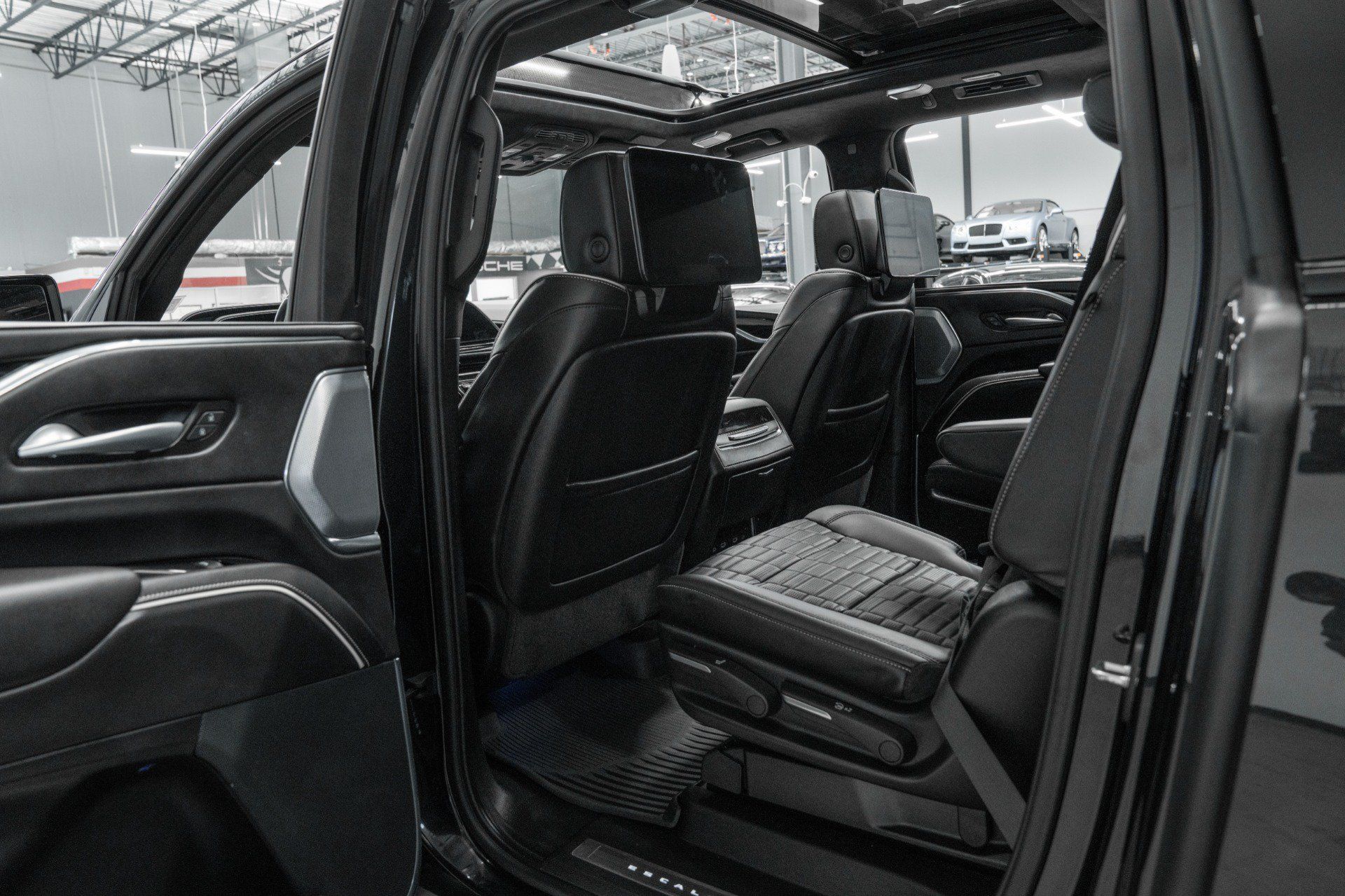 Used 2024 Cadillac Escalade ESV V w/ LPO, Floor Liner Package AWD/4WD image 26