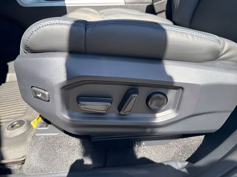 Used 2025 Toyota Tundra Platinum AWD/4WD image 11