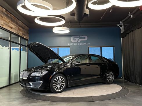 Used 2019 Lincoln MKZ Reserve FWD image 23