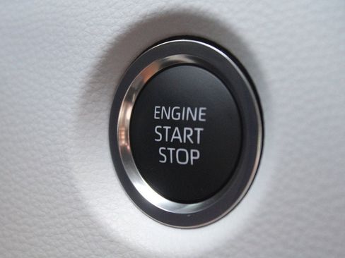 Used 2026 Toyota Corolla SE FWD image 4