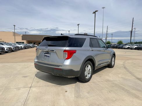 Used 2021 Ford Explorer XLT RWD image 5