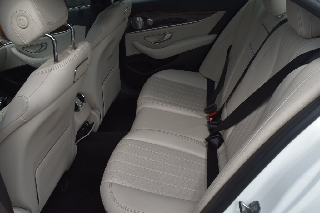 Used 2018 Mercedes-Benz E 300 4MATIC w/ Premium 2 Package (Q02) image 10