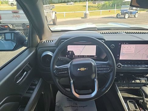 Used 2025 Chevrolet Colorado LT w/ LT Convenience Package image 19