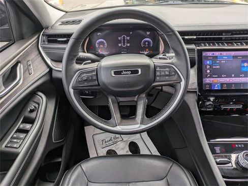 Used 2022 Jeep Grand Cherokee L Limited w/ Black Appearance Package image 13