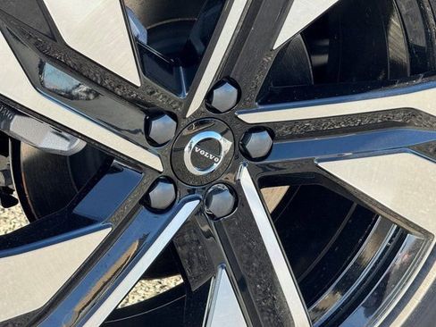 New 2026 Volvo XC40 B5 Plus w/ Protection Package Premier image 9