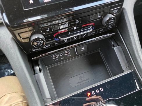 New 2025 Jeep Grand Cherokee L Laredo image 18