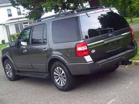 Used 2016 Ford Expedition XLT w/ Equipment Group 202A AWD/4WD image 26