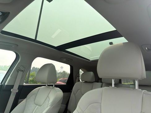 Certified 2024 Kia Sorento S w/ Panoramic Sunroof Package AWD/4WD image 23