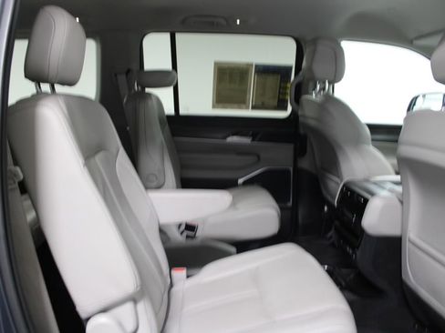 Used 2024 Jeep Wagoneer Series II image 31