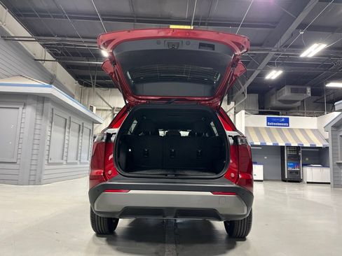 Used 2026 Chevrolet Equinox LT w/ Safety and Technology Package AWD/4WD image 9