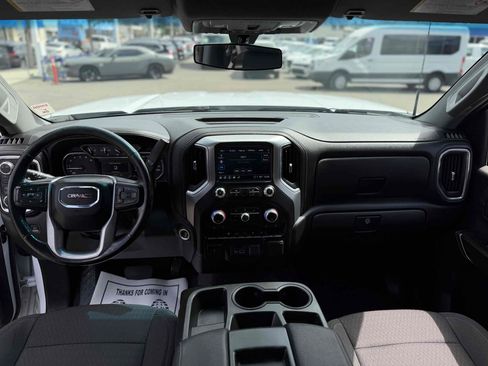 Used 2022 GMC Sierra 2500 SLE w/ Preferred Package AWD/4WD image 9