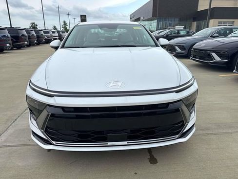 New 2026 Hyundai Sonata SEL FWD image 2