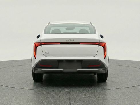 Used 2025 Kia K4 LXS image 7