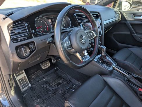 Used 2018 Volkswagen GTI SE image 8