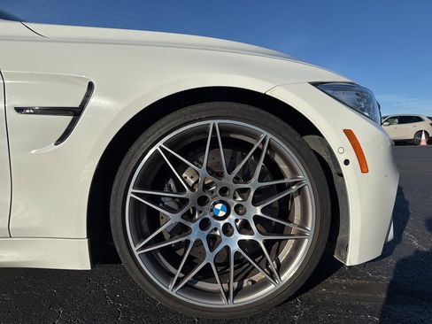 Used 2017 BMW M4 Convertible image 9