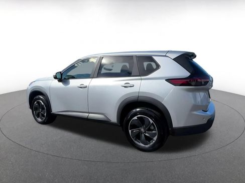 Used 2025 Nissan Rogue SV AWD/4WD image 10