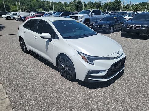 Used 2023 Toyota Corolla SE FWD image 2