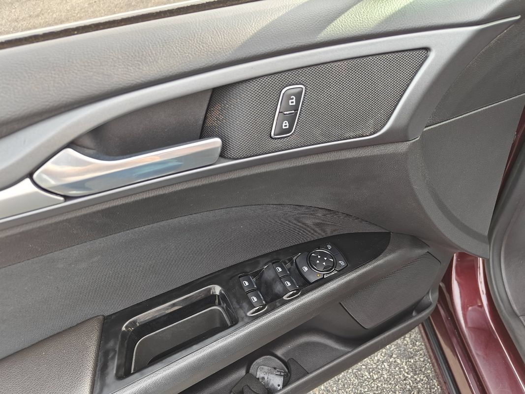 Used 2013 Ford Fusion SE FWD image 17