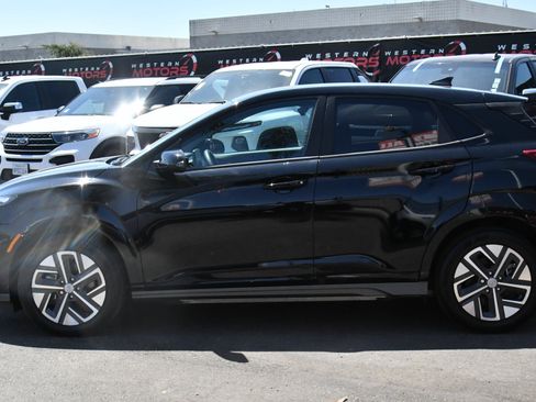 Used 2023 Hyundai Kona SE w/ Cargo Package FWD image 4