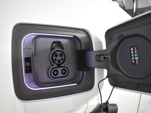 Used 2017 BMW i3 w/ Range Extender RWD image 36