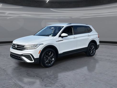 Used 2022 Volkswagen Tiguan SE FWD image 3
