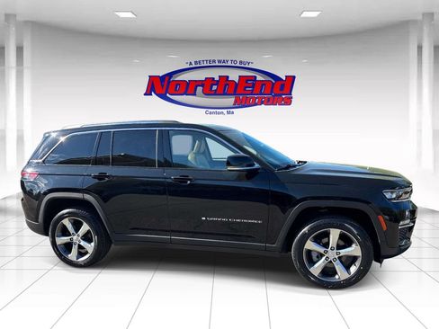 Used 2022 Jeep Grand Cherokee Limited w/ Trailer Tow Prep Group (B) AWD/4WD image 2