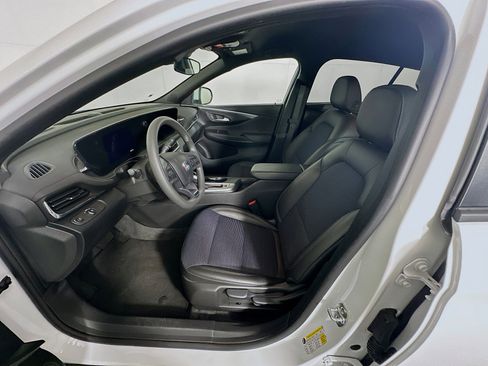Used 2025 Buick Envista Preferred image 13