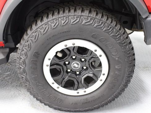 Certified 2022 Ford Bronco Outer Banks w/ Sasquatch Package AWD/4WD image 18