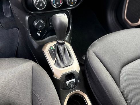 Used 2016 Jeep Renegade Latitude image 25