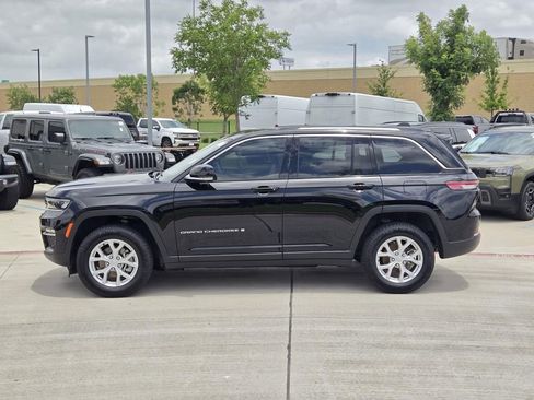 Used 2023 Jeep Grand Cherokee Limited w/ Luxury Tech Group II RWD image 3