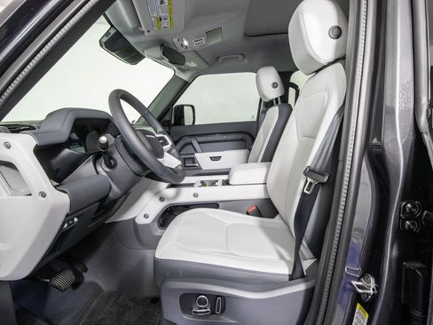 Used 2026 Land Rover Defender 130 S image 8