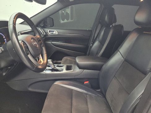 Used 2019 Jeep Grand Cherokee Altitude AWD/4WD image 17