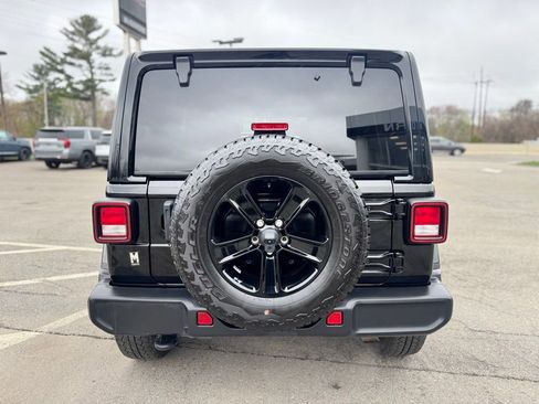 Used 2021 Jeep Wrangler Unlimited Sahara AWD/4WD image 6